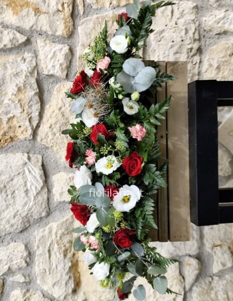 Composizione su cassetta di legno